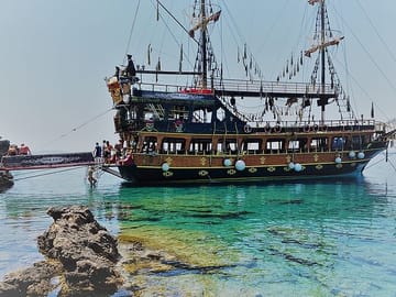 Bodrum Pirate Boat Tour with Lunch and Scenic Stops