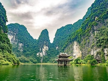 Day Trip to Hoa Lu, Trang An, and Mua Cave from Hanoi