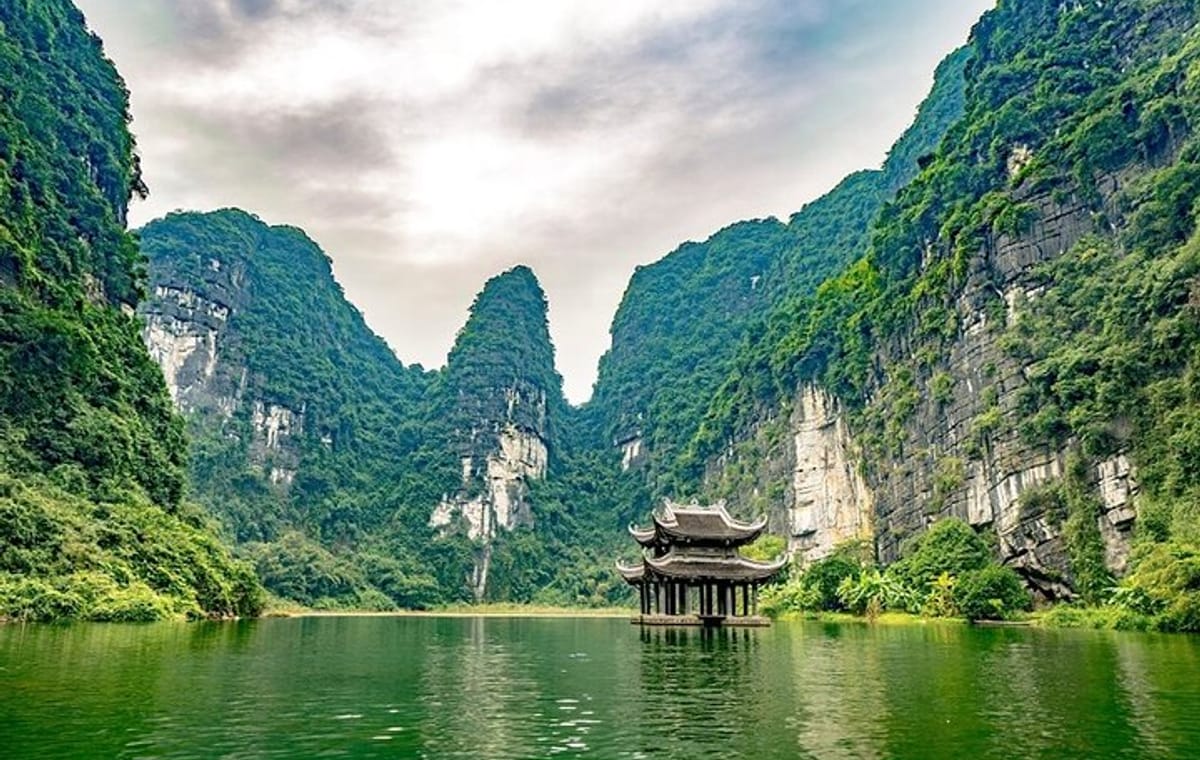 Ninh Binh Day Trip Hoa Lu Trang An and Mua Cave from Hanoi