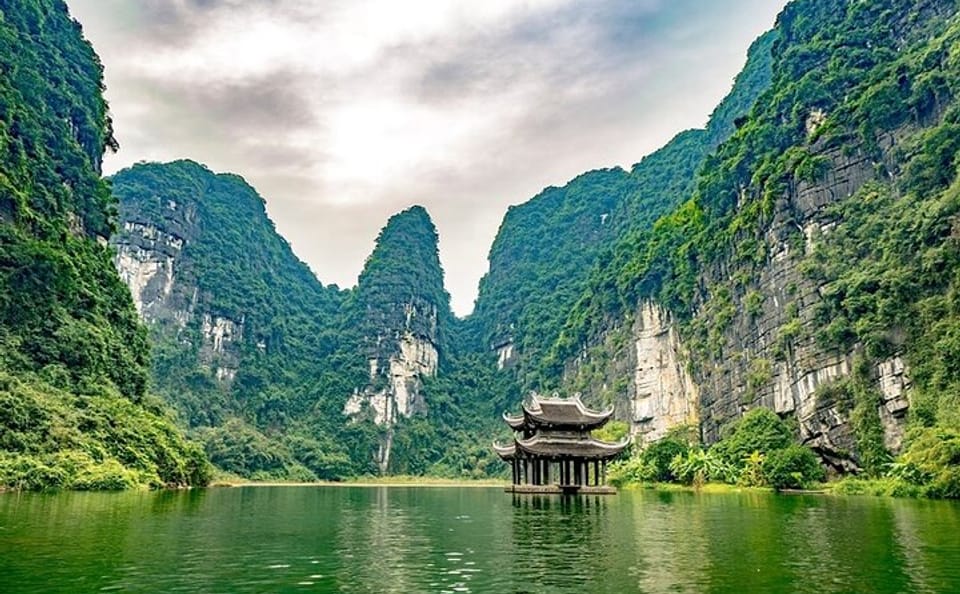 Day Trip to Hoa Lu, Trang An, and Mua Cave from Hanoi