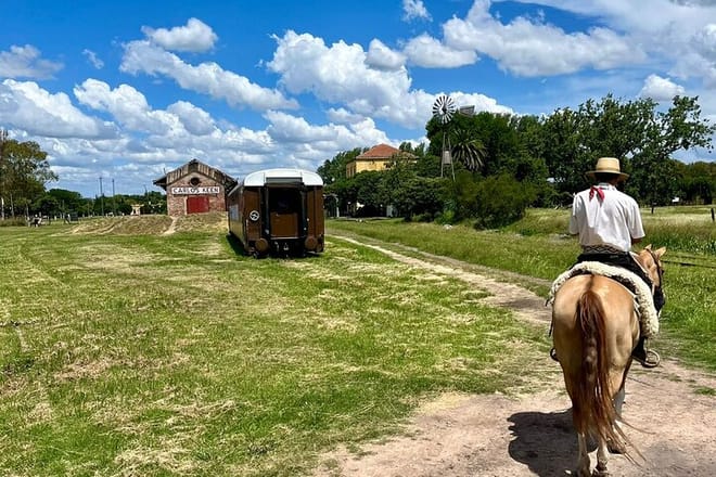 Horseback Riding Experience in Carlos Keen photo 4