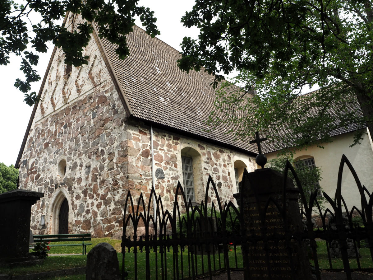Außenwand einer alten finnischen Kirche