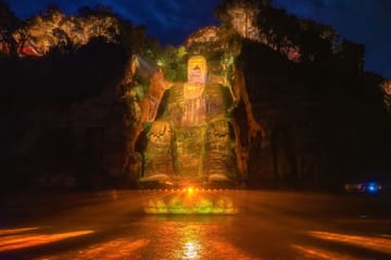 Chengdu Panda Park and Leshan Giant Buddha Day Tour