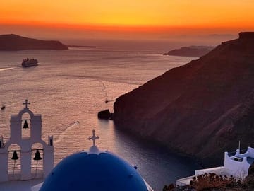 Santorini Private Tour : Blue Domes, Caldera Views & Oia