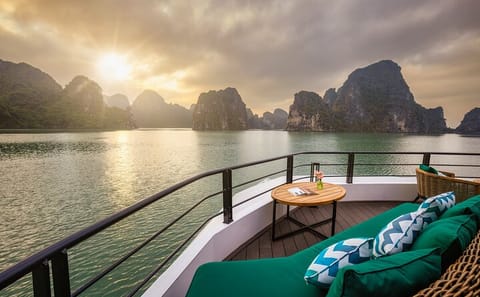 Luxury Catamaran Kayaking Tour in Lan Ha Bay, Hai Phong