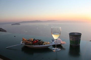 Private Santorini Sightseeing Tour with Akrotiri and Monastery Visit