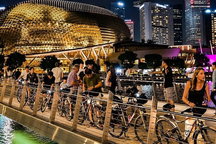 Singapore Marina Bay Small Group Night Cycling Tour 10