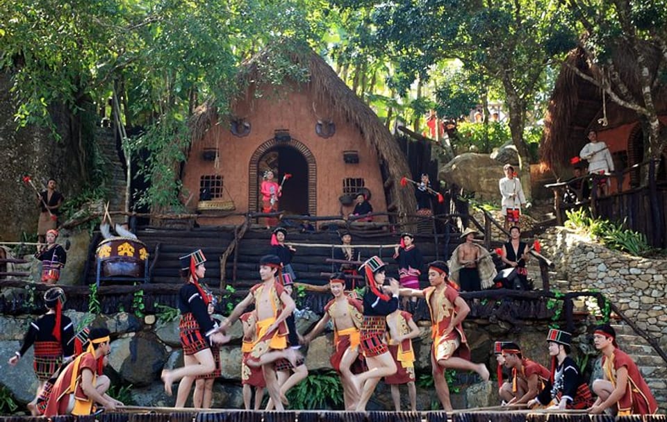 Cultural Day Tour of Binlang Li & Miao Ethnic Village in Sanya