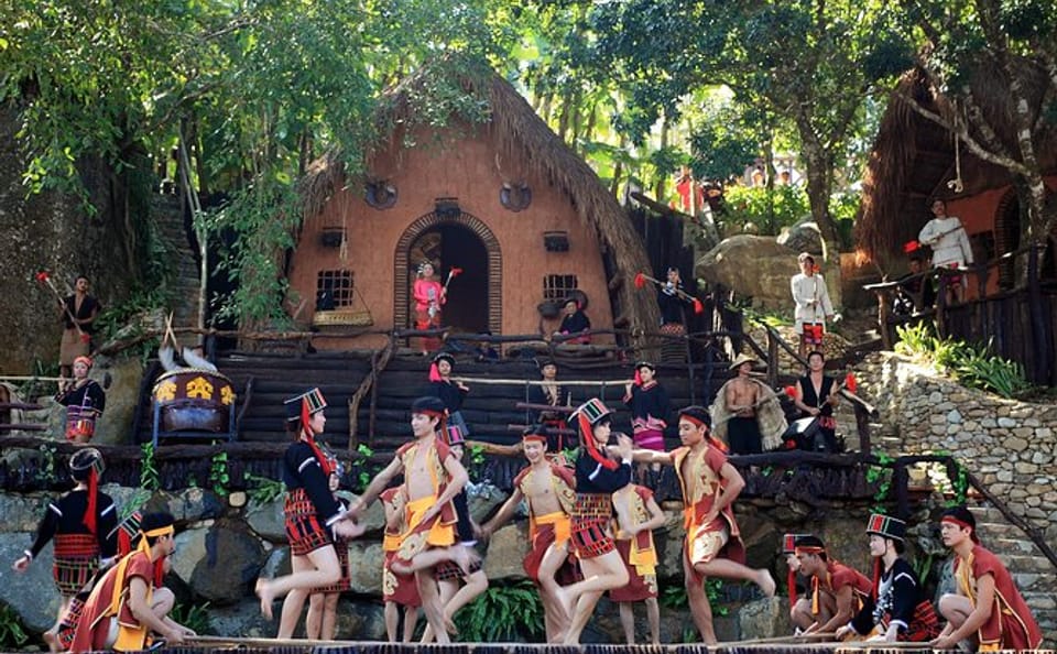 Cultural Day Tour of Binlang Li & Miao Ethnic Village in Sanya