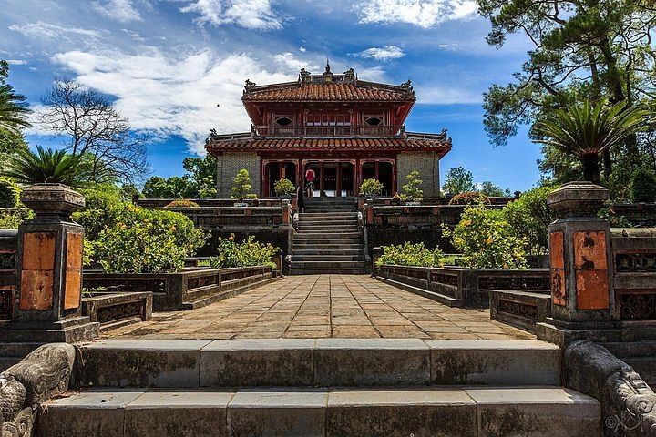 Hue Heritage Tour: Explore Monuments, Tombs & Traditional Cuisine