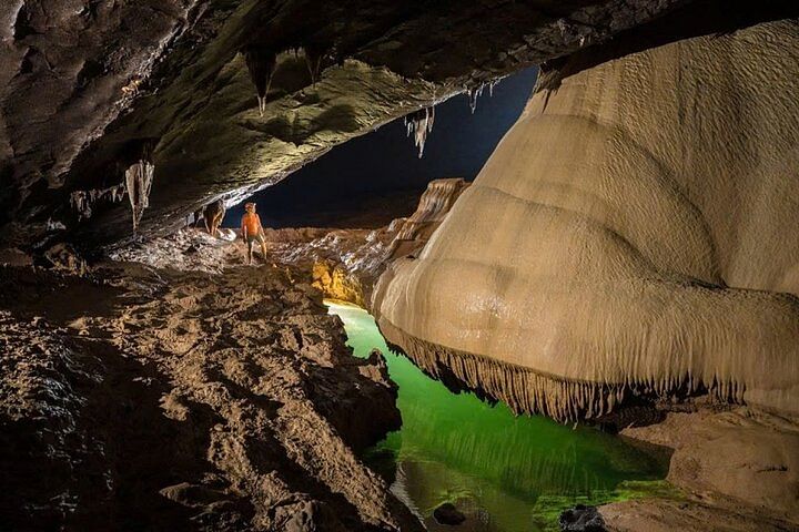 7km Paradise Cave Tour from Dong Hoi