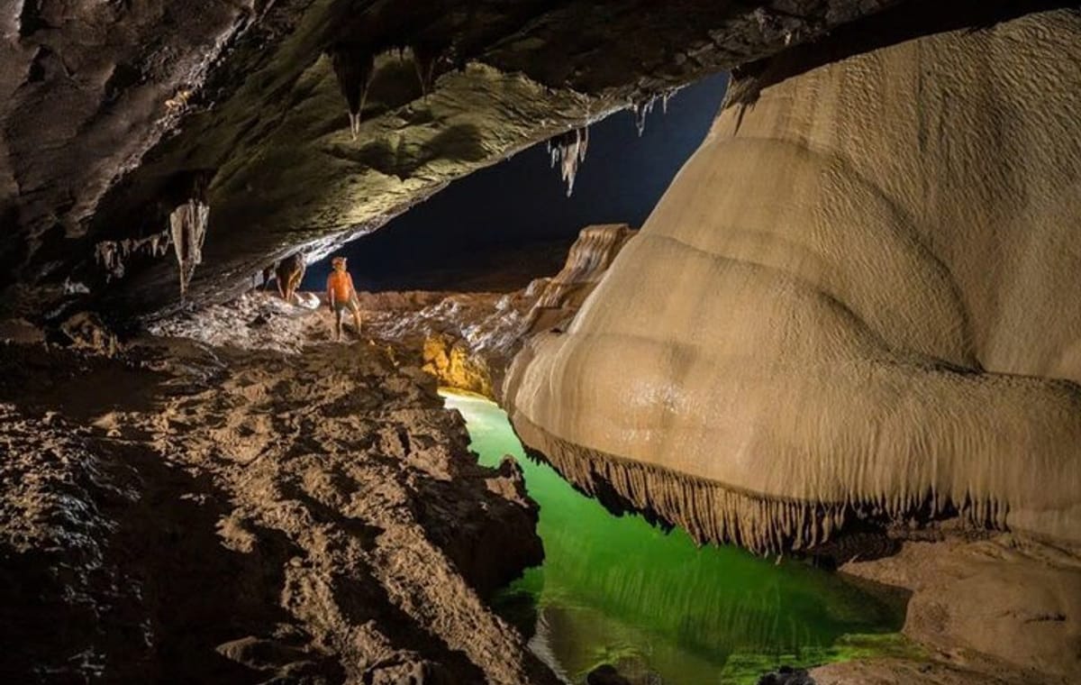 7km Paradise Cave Tour from Dong Hoi