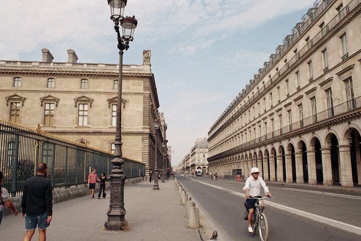 Paris Small Group Tour with Beauvais–Tillé Airport Transfer 8