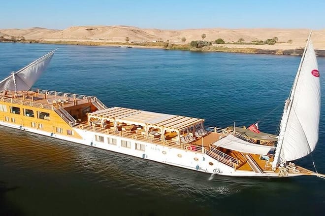 Private Luxury Deluxe Dahabiy with Hot Air Balloon and Abu Simbel 5 Days 4 night