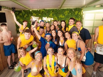 Chora Nightlife Tour: Pub Crawl Experience in Greece