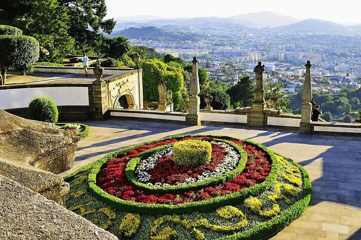 BRAGA E GUIMARÃES: Private Historic Tour from Porto