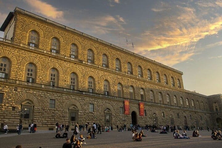 Florence: Palazzo Pitti Priority Entry Experience with Audio Guide