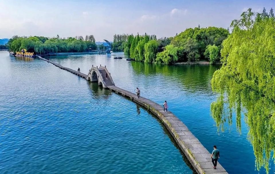Shaoxing Scenery Tour with Wine Tasting and Boat Ride