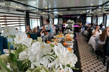Alova Premium Cruise – A Mid-range Luxury 6 Hours Cruise