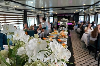 Alova Premium Cruise – A Mid-range Luxury 6 Hours Cruise