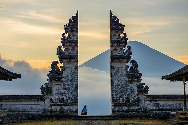 East of Bali Tour with Lempuyang Temple, Waterfall, Tirta gangga 3