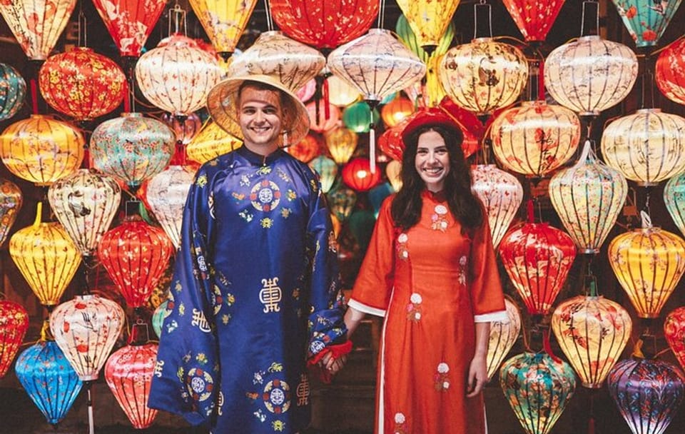 Hoi An Lantern Shop & Boat Photoshoot – Night Experience