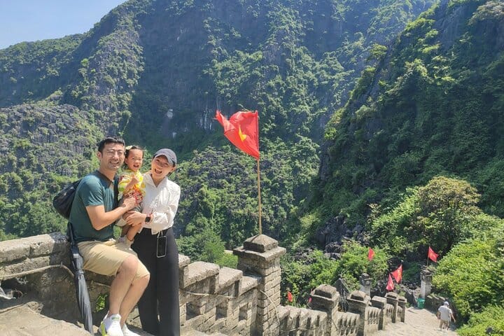 1 Day Ninh Binh Guided Tour from Hanoi by Limousine (Group of 9)