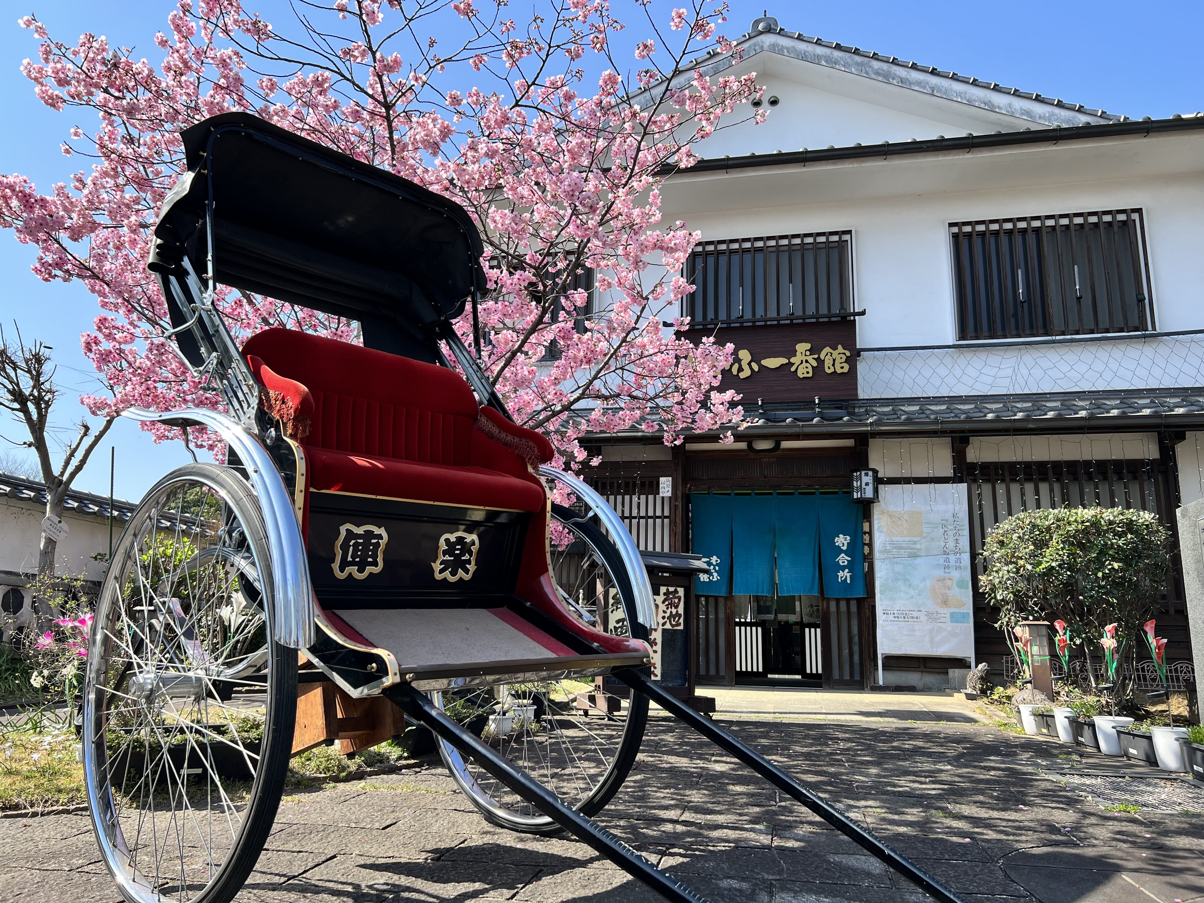 昔の人力車の踏み台木製