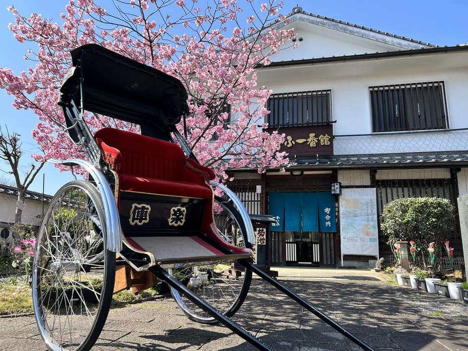 昔の人力車の踏み台木製 昔の人力車の踏み台木製