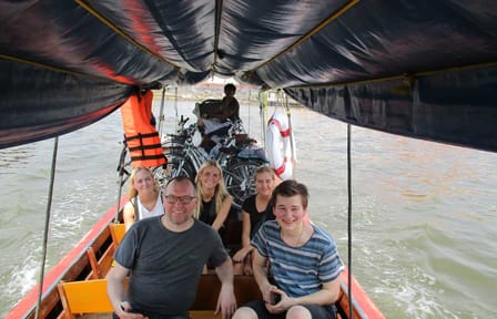 Bicycle Sightseeing Tour in Bangkok with River Crossing