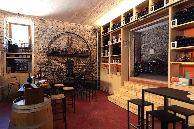 Wine Tasting in Historical Center of Lazise 3