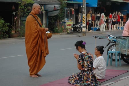 Monks Morning Almsgiving Tour (Food Offering)