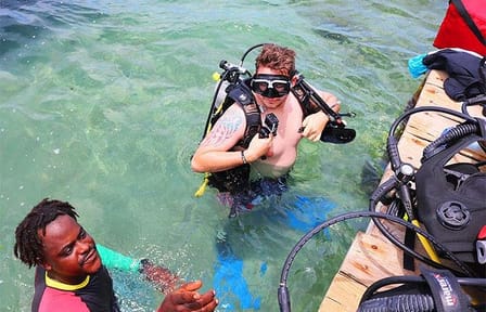 2 Tank Diving and Boat Tour in Coxen Hole, Roatan