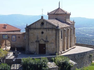 Discover Plasencia – Cathedral, City Walls, Aqueduct & Old Town