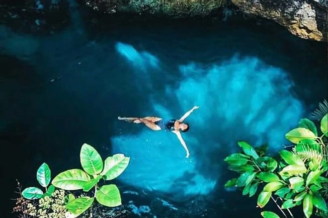 Blue Hole Mineral Spring and Rick's Cafe Sunset Tour 6