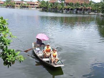boat tour