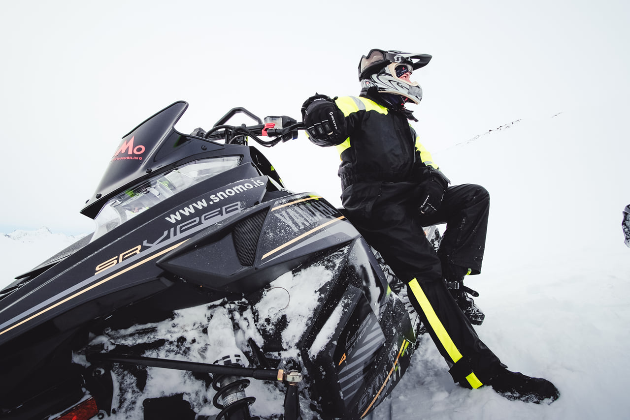 Glacier Rush – Fast pace snowmobile - SnoMo Glacier rush one hour 8