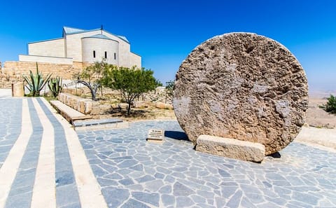 Private Day Tour of Jerash, Madaba, and Mount Nebo from Dead Sea