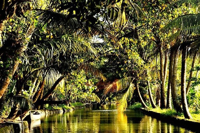 Kerala Backwaters - Chuttibaaz.com