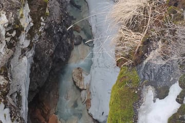 Winter Icewalk Tour in Banff National Park and Lake Louise