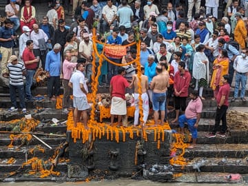 Pashupatinath Temple and Boudha Stupa Cultural Tour in Lalitpur