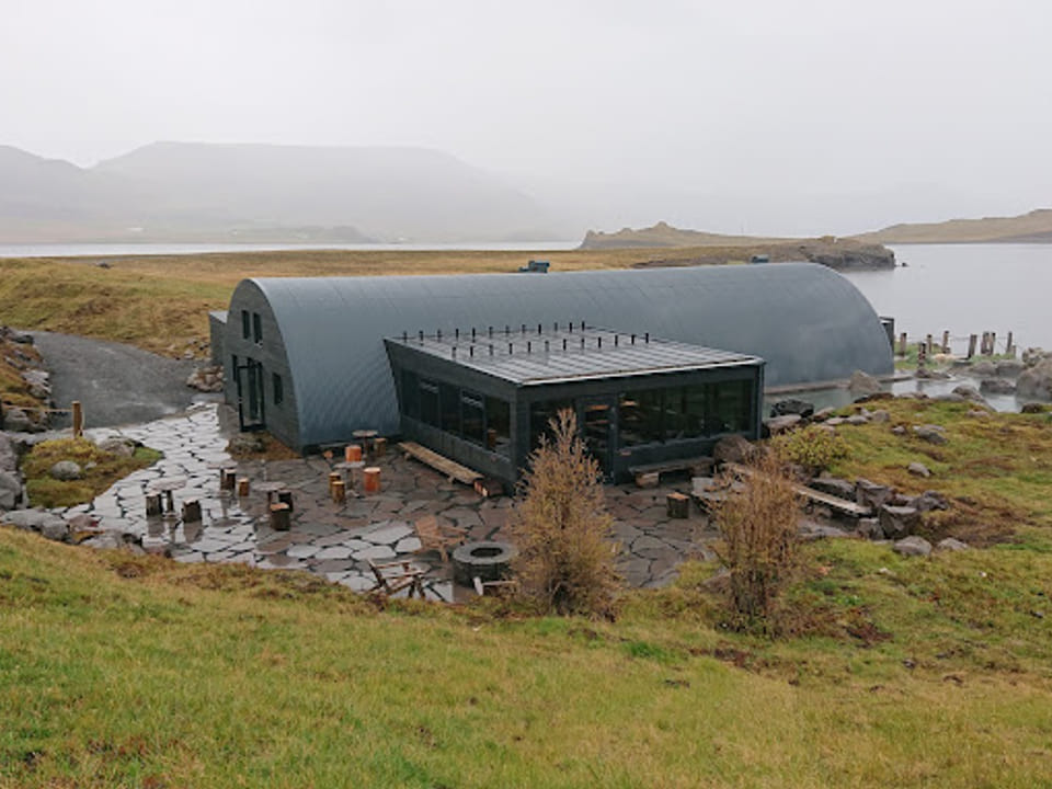 Private Hvammsvík with 2hrs waiting Reykjavík to Reykjavík — Your Transfer ehf