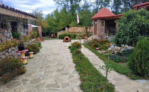 Kakheti Wine Tour with Tastings in Kvareli and Tbilisi