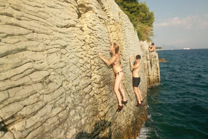 Deep Water Soloing &amp; Cliff Jumping in Split