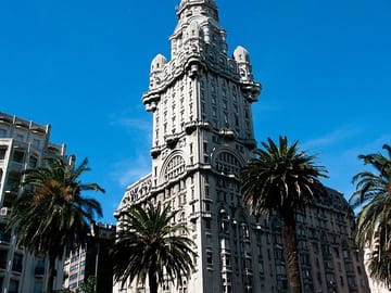 Montevideo Day Trip from Buenos Aires with Lunch Included