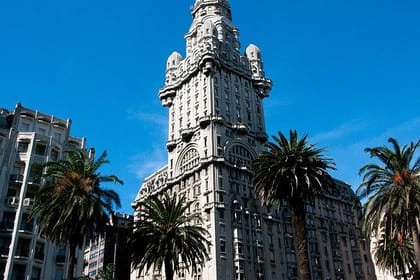 Montevideo Day Trip from Buenos Aires with Lunch and Transfers