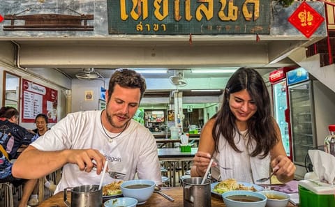 Ancient City of Hariphunchai Top Sights and 6 Mini Food Tour