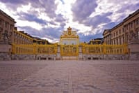 Private Tour in Versailles with wine tasting 10