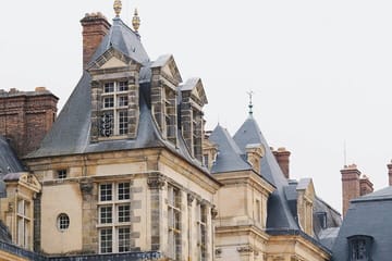 Fontainebleau Palace Tour with Paris Pickup and Guide
