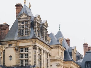 Fontainebleau Palace Tour with Paris Pickup and Guide